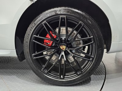 PORSCHE MACAN - 8