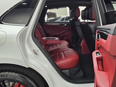 2023 Porsche MACAN thumbnail 17