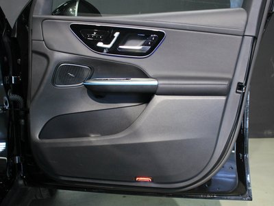 2025 Mercedes-BENZ GLC thumbnail 38