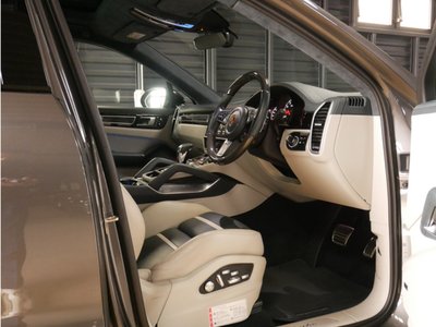PORSCHE CAYENNE - 9