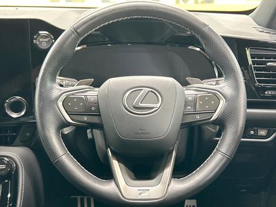 صورة 8 لـ 2023 Lexus NX