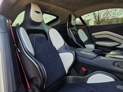 ASTON MARTIN VANTAGE - 10