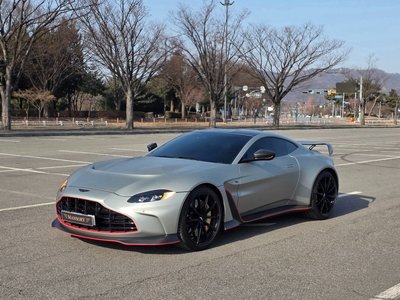 ASTON MARTIN VANTAGE - 1