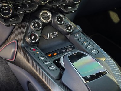 ASTON MARTIN VANTAGE - 9