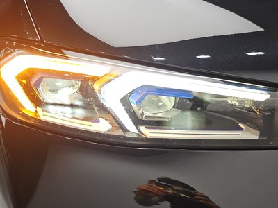 2026 BMW 3 SERIES photo 9