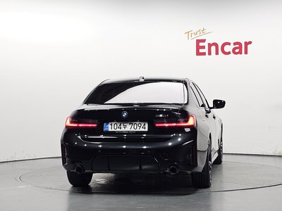 2026 BMW 3 SERIES photo 4