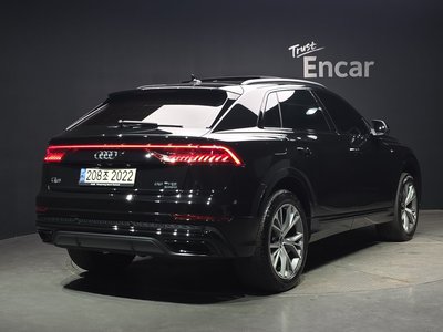 AUDI Q8 - 3