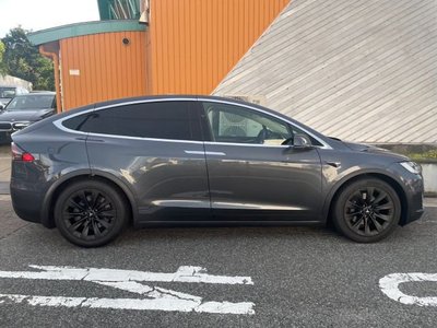 TESLA MODEL X - 8