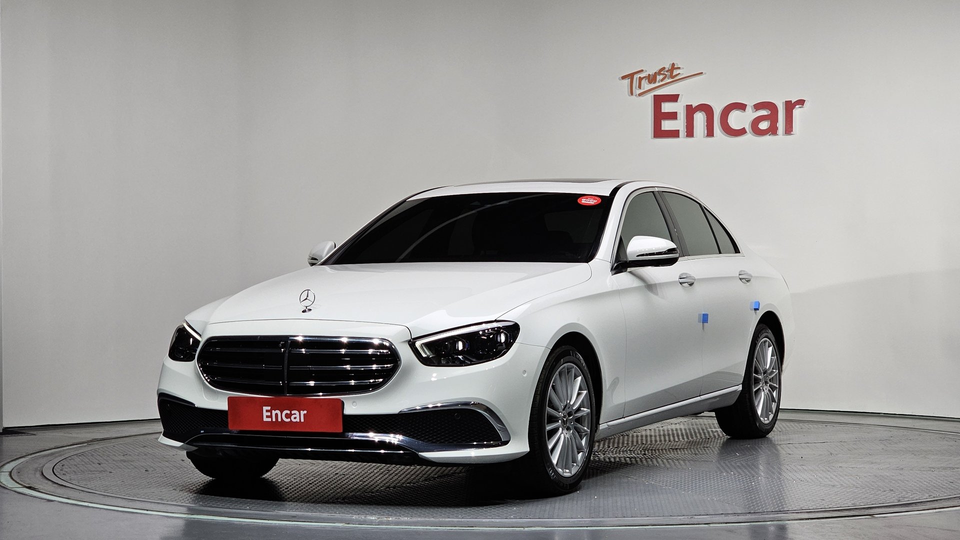 MERCEDES-BENZ E-CLASS - View 1