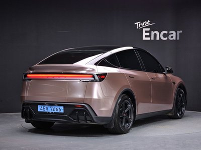 TESLA MODEL Y - 3