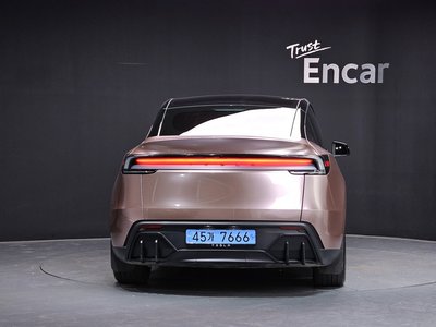 TESLA MODEL Y - 4