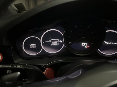 صورة 3 لـ 2021 Porsche CAYENNE