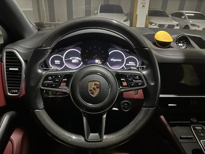 صورة 8 لـ 2021 Porsche CAYENNE