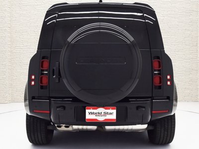 LAND ROVER DEFENDER - 4