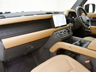 LAND ROVER DEFENDER - 10