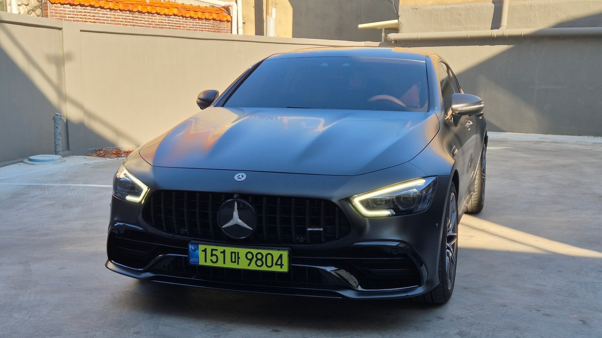 MERCEDES-BENZ GT AMG - View 1