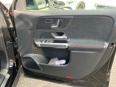 MERCEDES-BENZ EQB - 7