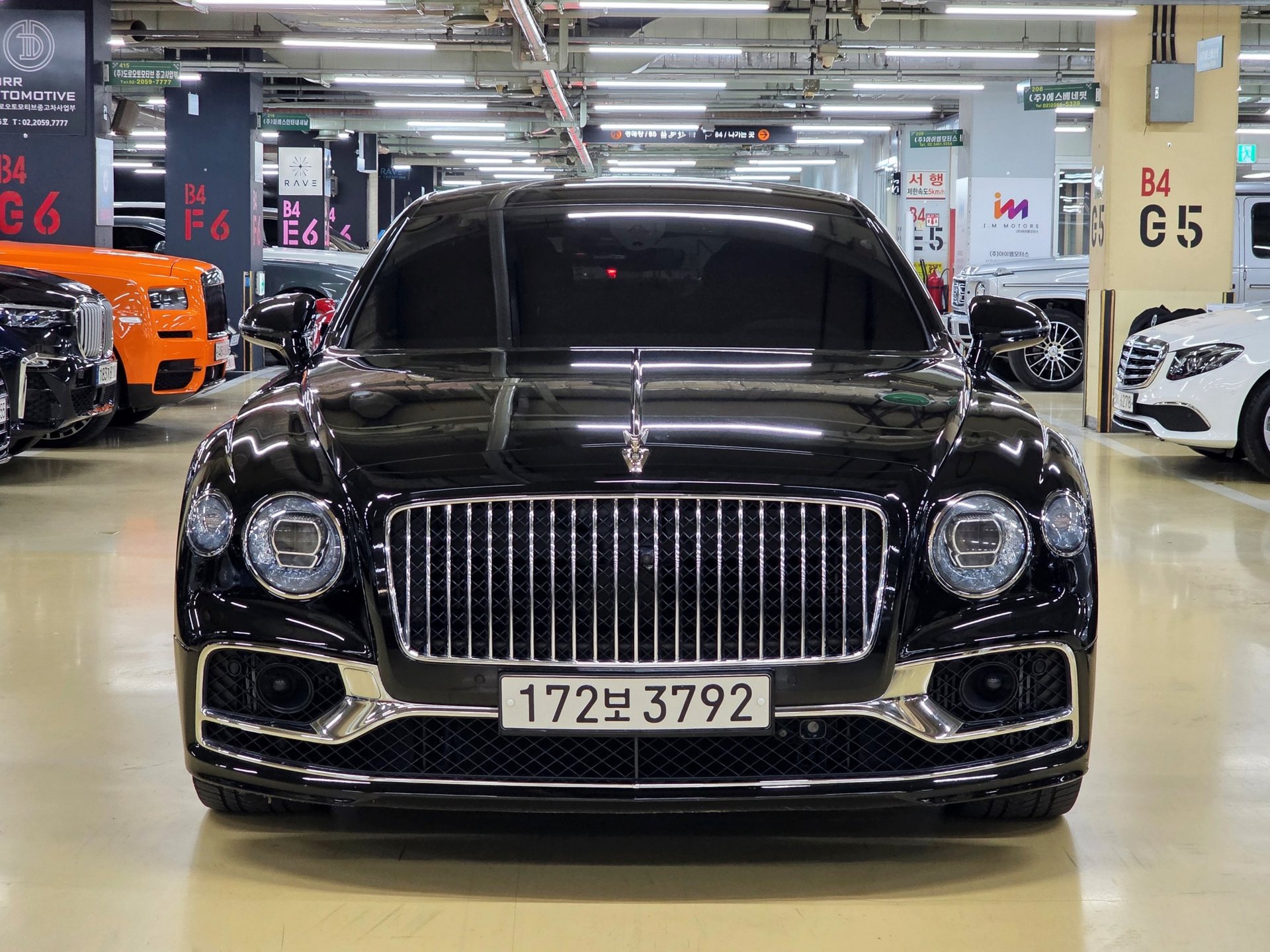 BENTLEY FLYING SPUR - View 1