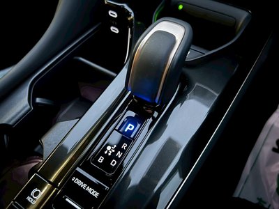2025 Toyota CROWN SPORT — миниатюра 26