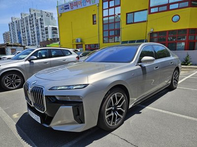 BMW 7 SERIES - 1
