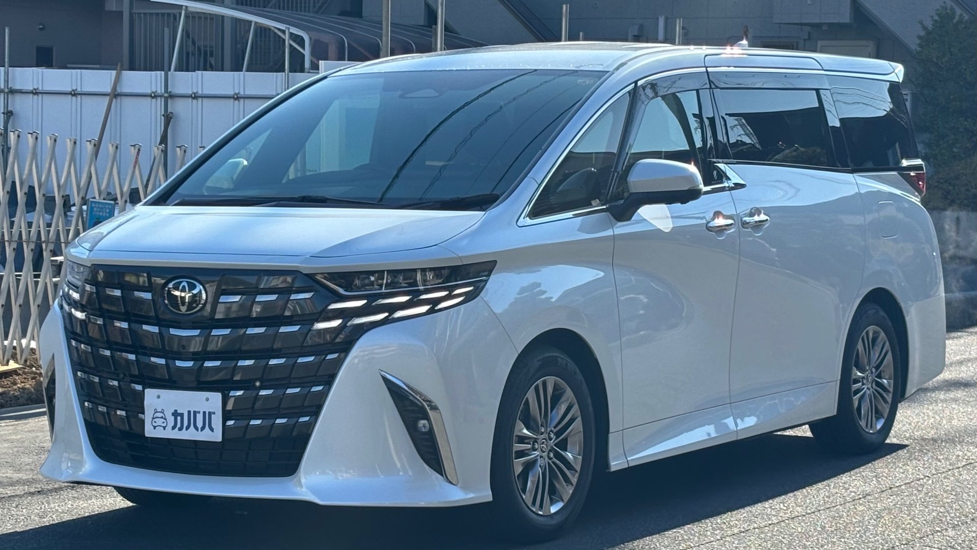 TOYOTA ALPHARD - View 1