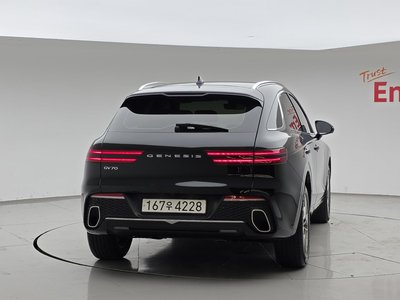 صورة 4 لـ 2023 Genesis GV70