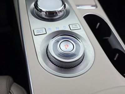 صورة 9 لـ 2023 Genesis GV70