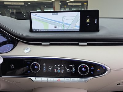 2023 Genesis GV70 thumbnail 14