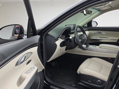 صورة 10 لـ 2023 Genesis GV70