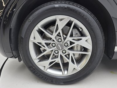 صورة 6 لـ 2023 Genesis GV70