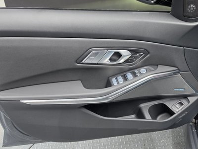 2025 BMW 3 SERIES thumbnail 14