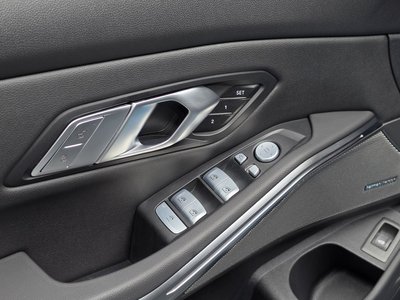 2025 BMW 3 SERIES thumbnail 25