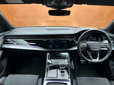 AUDI Q8 - 4