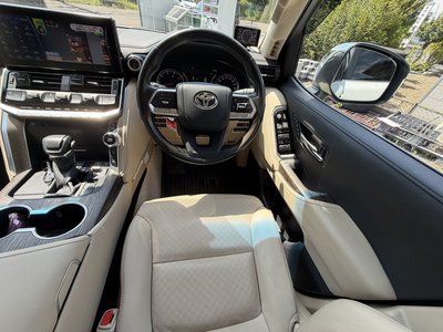 2023 Toyota LAND CRUISER 300 — фото 10