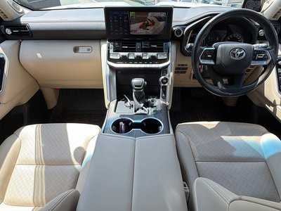 2023 Toyota LAND CRUISER 300 — фото 6