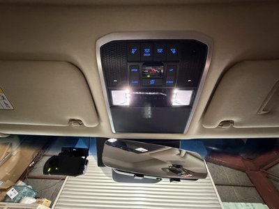 2023 Toyota LAND CRUISER 300 — миниатюра 21