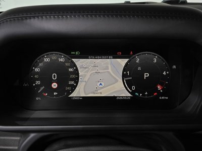 LAND ROVER DEFENDER - 8