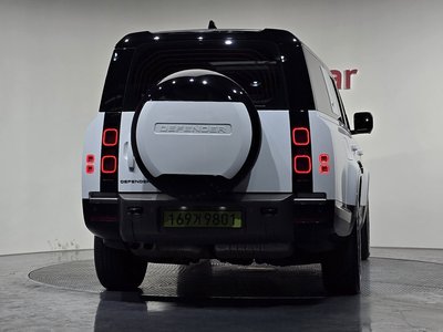 LAND ROVER DEFENDER - 4