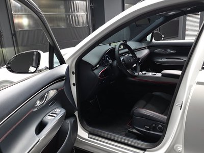 صورة 10 لـ 2023 Genesis GV70
