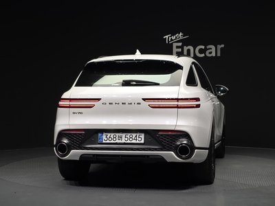 صورة 4 لـ 2023 Genesis GV70