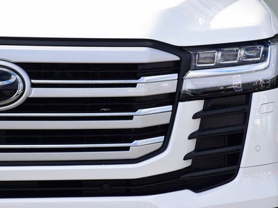 TOYOTA LAND CRUISER 300 - 8