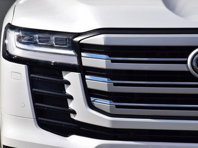 TOYOTA LAND CRUISER 300 - 7