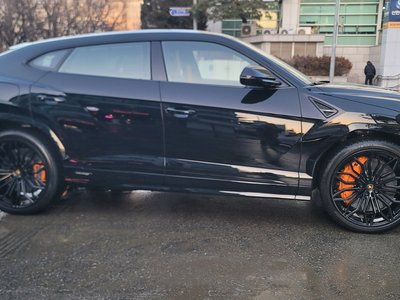 LAMBORGHINI URUS - 7