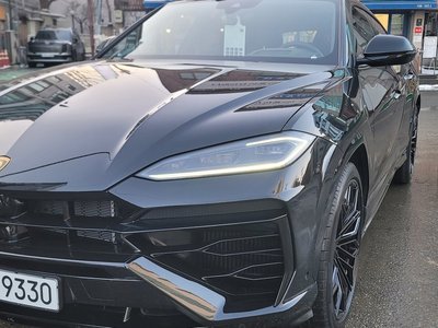LAMBORGHINI URUS - 8