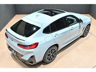 صورة 9 لـ 2023 BMW X4