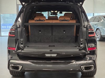 2025 BMW X7 — фото 10
