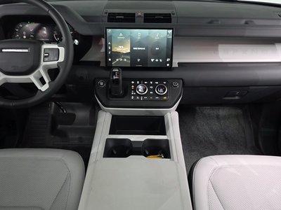 صورة 5 لـ 2025 LAND Rover DEFENDER