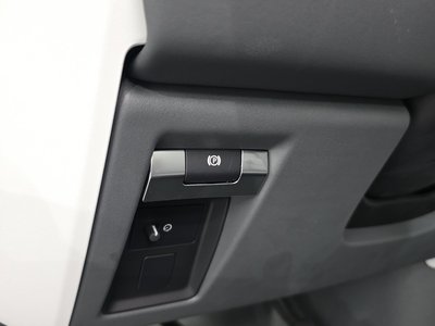 2025 LAND Rover DEFENDER — миниатюра 30