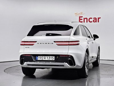 صورة 3 لـ 2023 Genesis GV70