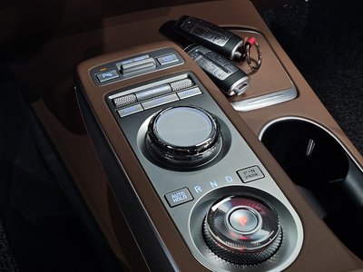 صورة 9 لـ 2023 Genesis GV70